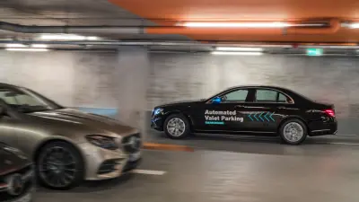 Zelfparkerende auto